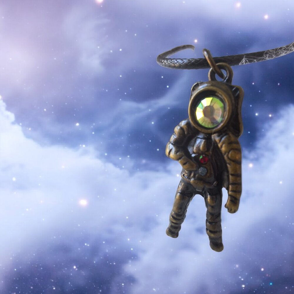 Astronaut pendant necklace choker